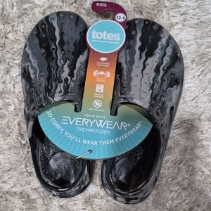 Totes Black Slip-On Clogs with Everywear Technology